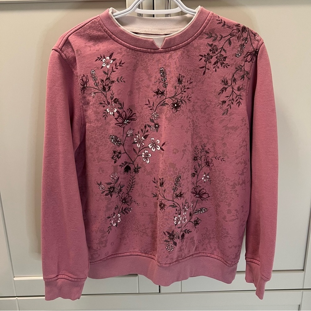 NORTHERN REFLECTIONS Traditions Pink Floral Crewneck Sweatshirt | Notch Collar